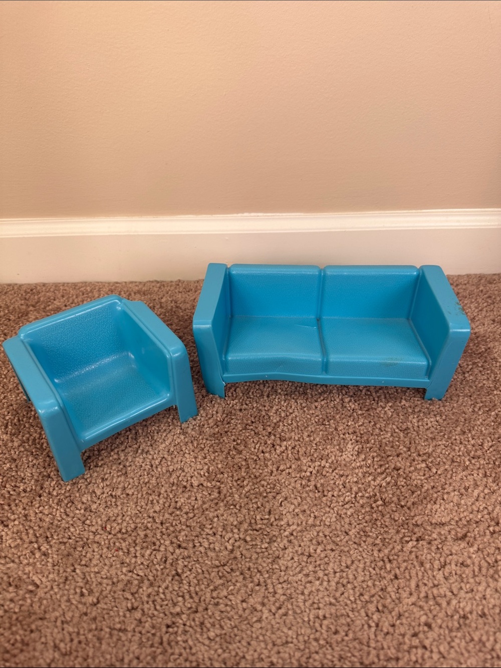 Blue Barbie couch & chair